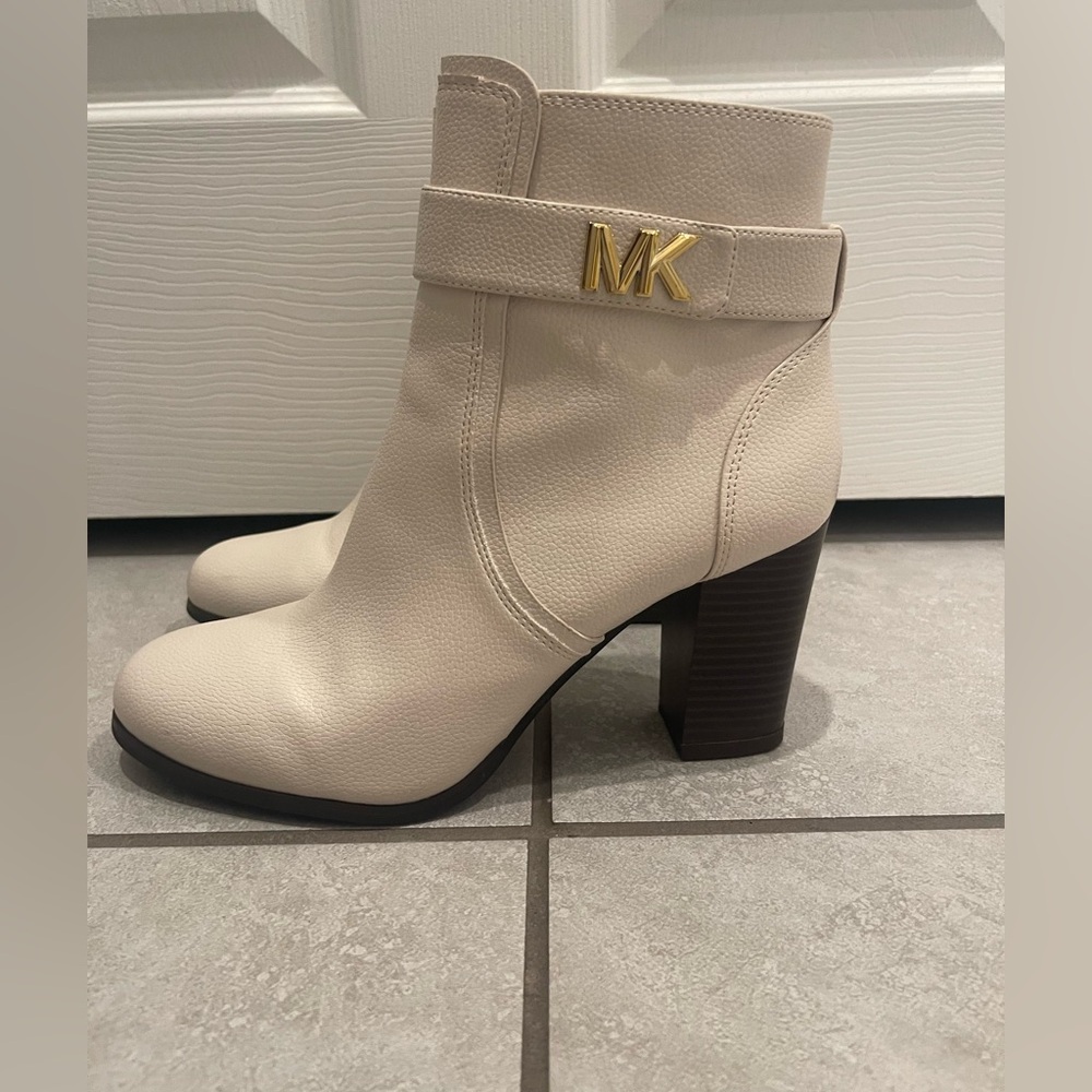💛LIKE NEW💛Women’s Michael Kors Boots
